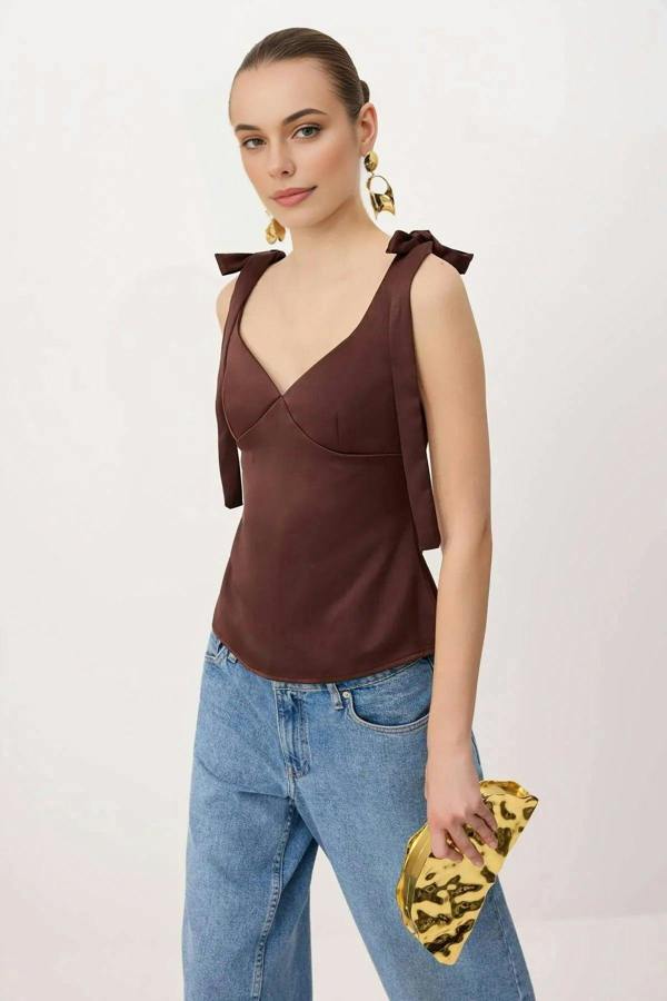 WOVCOR Heart Neck Sleeveless Woven Blouse