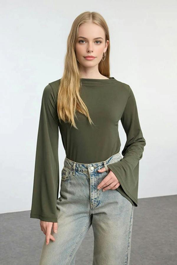 WOVCOR Relaxed Spanish Sleeve Flexible Knit Blouse