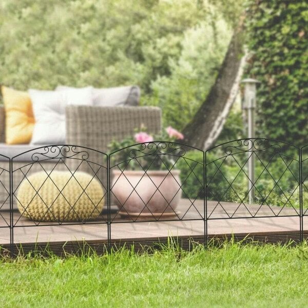 3m Decorative Metal Garden Fence - Diamond and Swirl Pattern