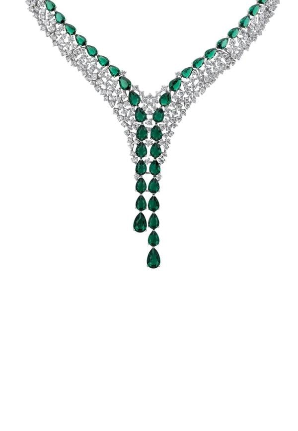 Emerald teardrops diamond necklace.
