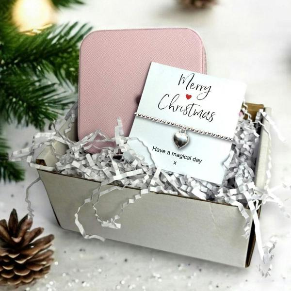 Aye Do Gifts Merry Christmas Gift Hamper | Silver Heart Bracelet & Jewellery Box