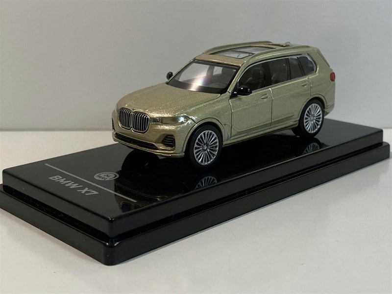 bmw x7 sunstone 1:64 scale paragon 55196l