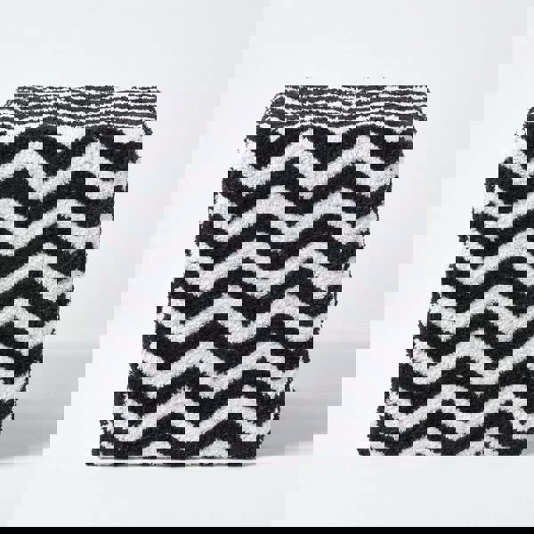 HOMESCAPES Chevron Cube Pouffe Tufted Cotton - 36 x 36 x 38 cm