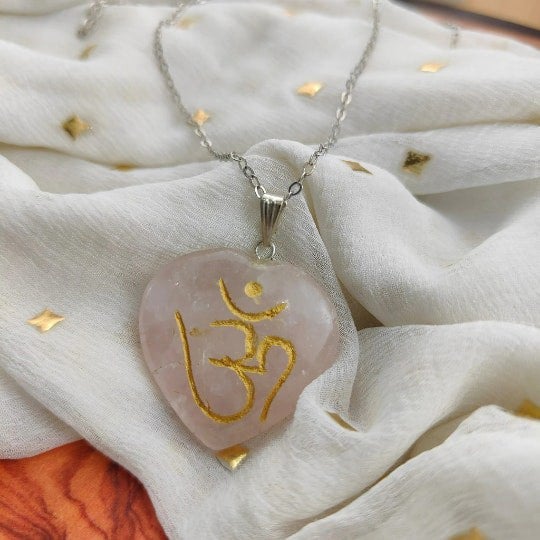 The Colourful Aura Real Rose Quartz Crystal OM Carved Heart Shape Natural Stone Pendant Necklace