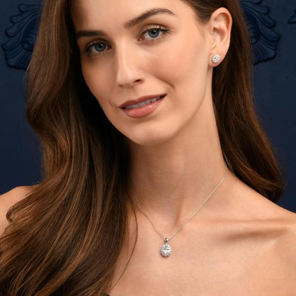 namana 925 Sterling Silver Clear Cubic Zirconia Oval Halo Pendant Necklace