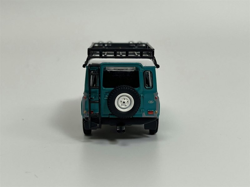 Mini GT Land Rover Defender 110 1985 County Station Wagon Green RHD 1:64 Mini GT MGT00590R