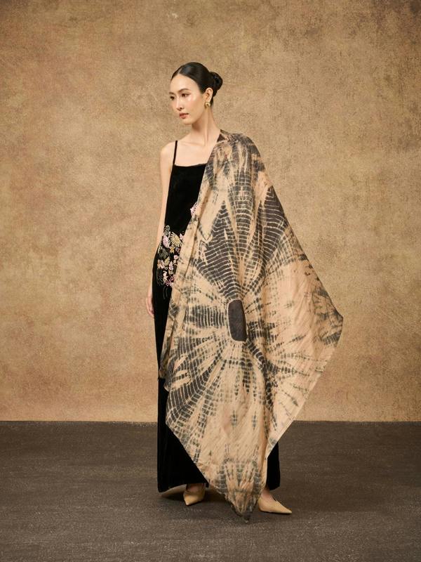 Copper & Black Shibori Silk Scarf – Hand-Dyed Mulberry Silk, Autumn Evening & Theatre Wrap
