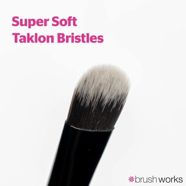 Brushworks No. 18 Flat Eye Brush