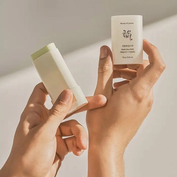 BEAUTY OF JOSEON Matte Sun Stick : Mugwort + Camelia SPF50+ PA++++ 18g