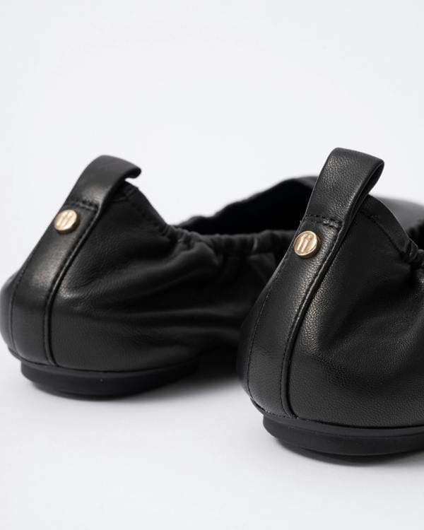 FitFlop Delicato Poise Leather Ballerina Shoes - All Black 090