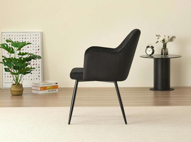 Colorado Dining Table with 4 Charlotte Velvet Chairs - Madefor.Living