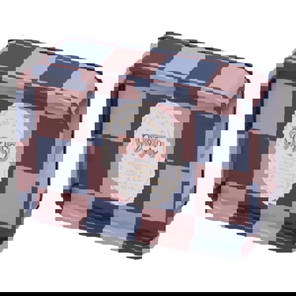 a blend of fresh nutmeg, peony, and rosewood