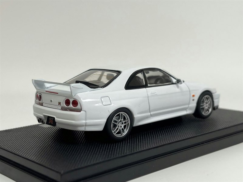 Ebbro Nissan Skyline GTR R33 V Spec 1995 White 1:43 Ebbro 44186