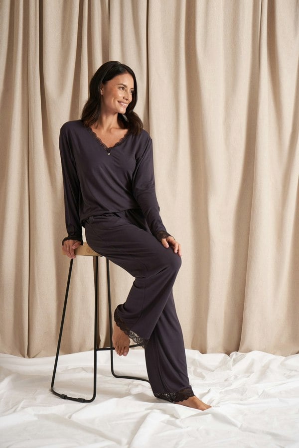 Pretty You London Women's Bamboo Lace V-Neck Pyjama Set - Raven
