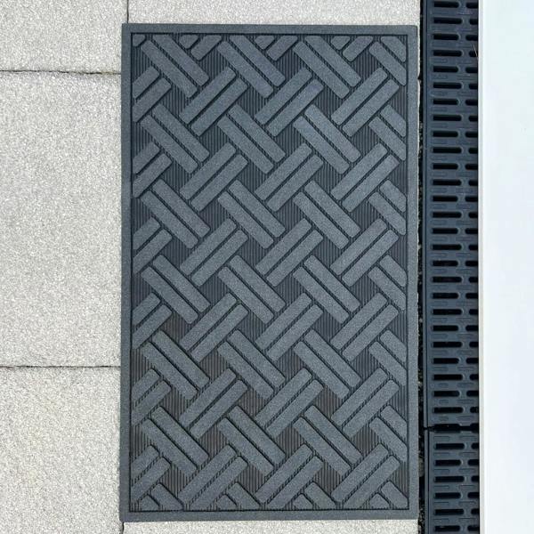 Ultralux Heavy Duty Rubber Door Mat, Non-Slip Indoor Outdoor Dirt Barrier Doormat, Black with Silver Pattern, 75 x 45cm