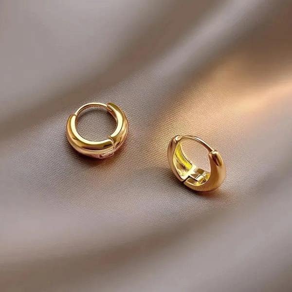 Elk & Bloom Chubby 14k Gold Huggie Hoops