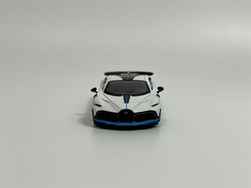 Mini GT Bugatti Divo White LHD 1:64 Scale Mini GT MGT00661L