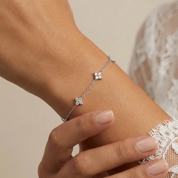 MUCHV Dainty Hydrangea Bracelet