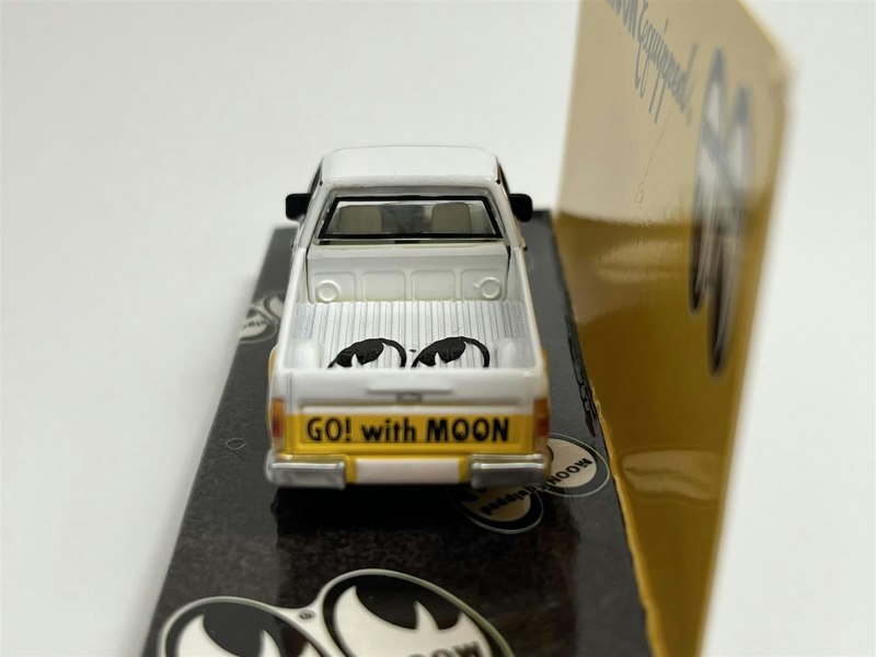 Tarmac Volkswagen Caddy Moon Equipped 1:64 Scale Tarmac Works Schuco T64S013ME1