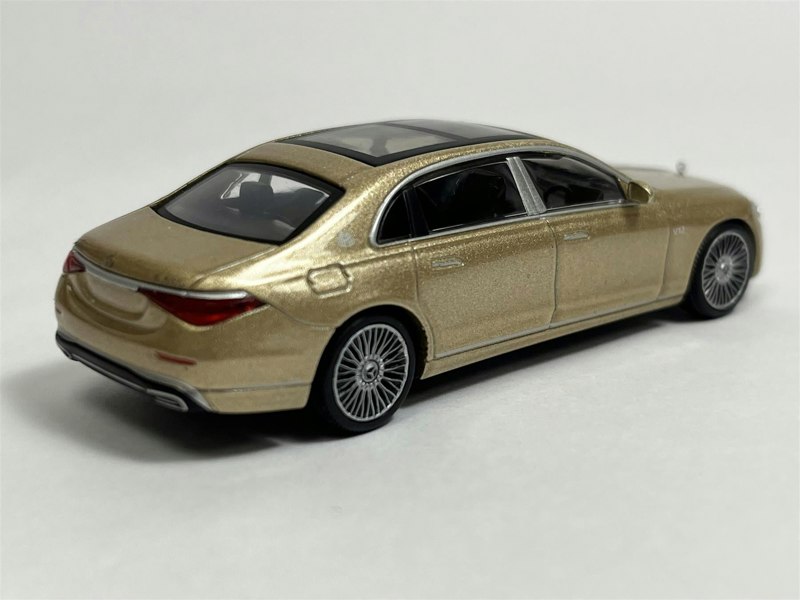 Mini GT Mercedes Maybach S 680 RHD Champagne Metallic 1:64 Scale Mini GT MGT00604R