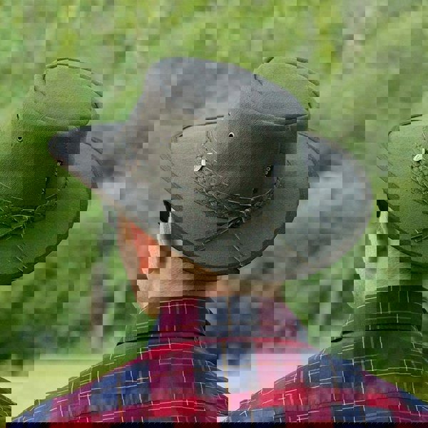 man wearing a wombat the trail thick canvas outdoor hat