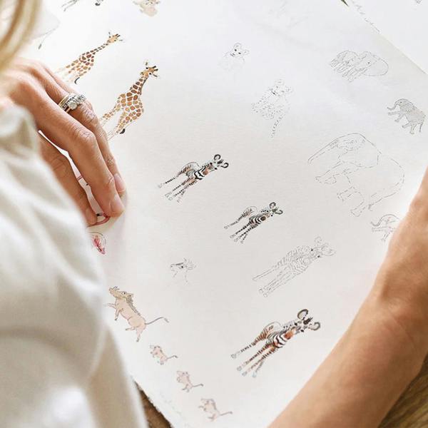 Sophie Allport Giraffe Off White Wallpaper