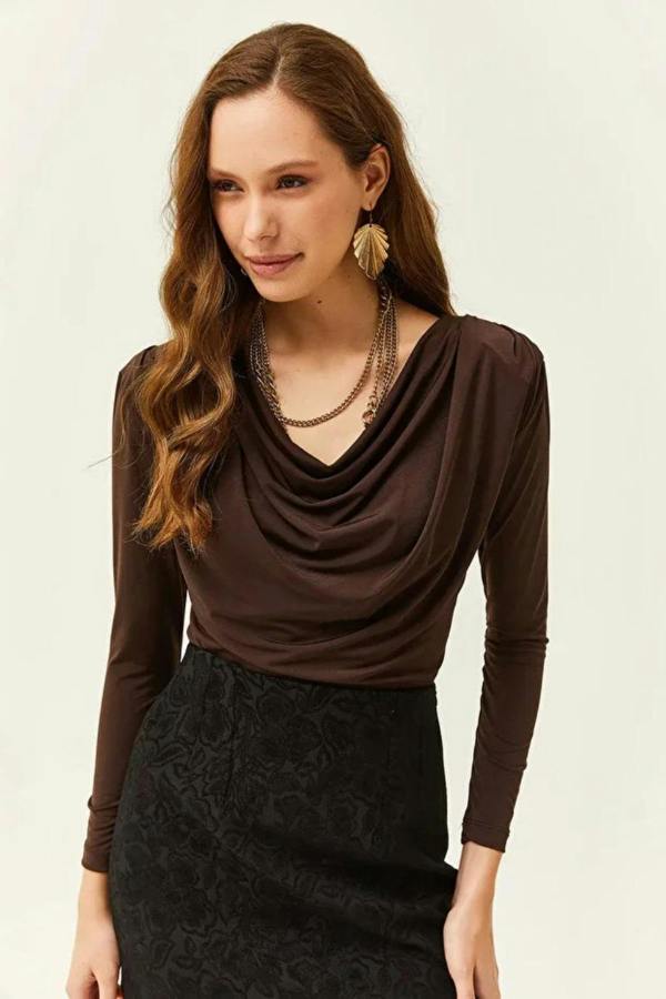 Hoxton Gal Padded-Pleated V-Neck Blouse