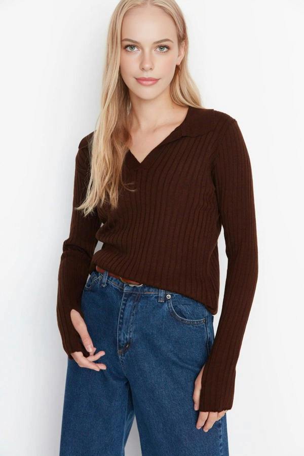 WOVCOR Polo Neck Knit Sweater with Finger Detail