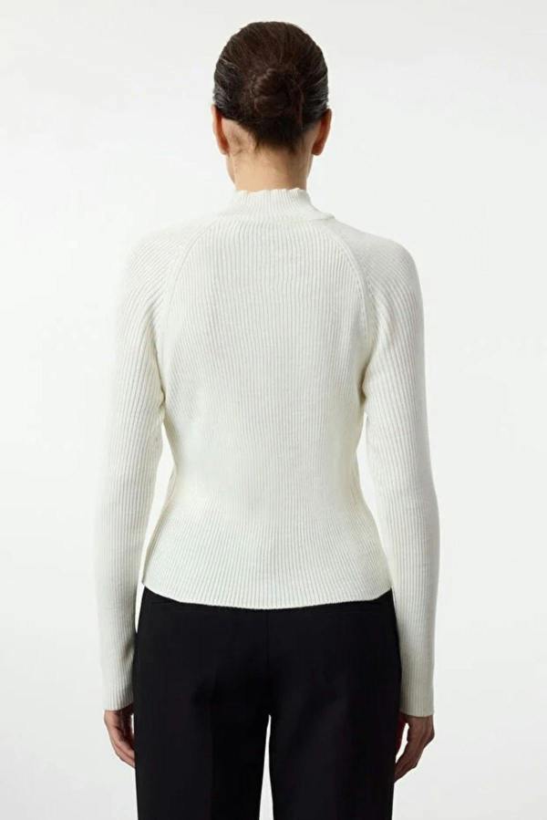 WOVCOR Stand-Up Collar Slim Fitted Knit Sweater with Button Details
