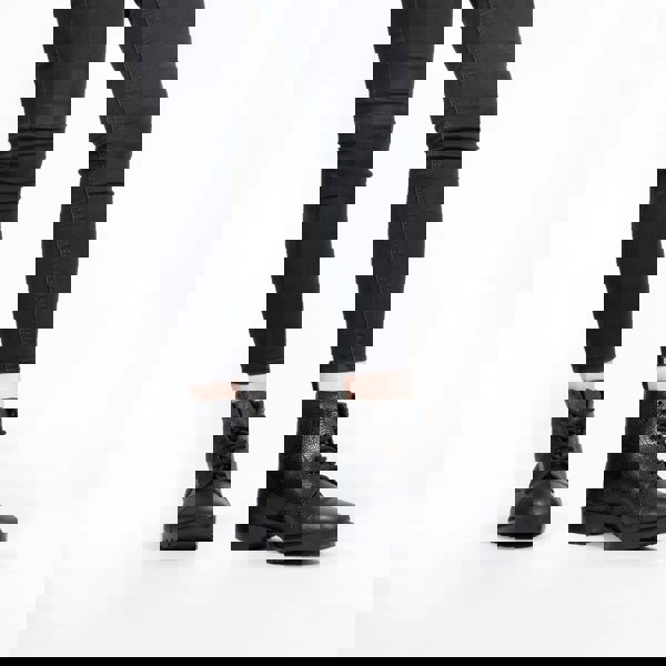 1557907778-26101000.jpg