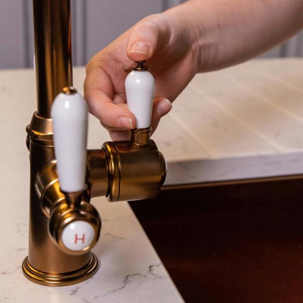 Flode korsa | Traditional Cruciform Style 3 in 1 Instant Boiling Tap | White Ceramic Levers | Brushed Copper Finish