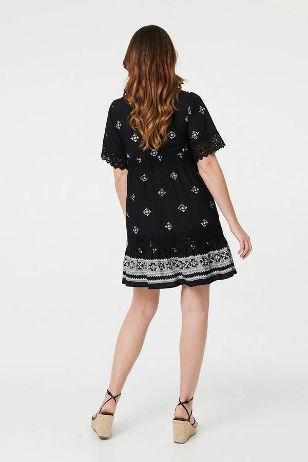 Black | Border Print Lace 1/2 Sleeve Short Dress