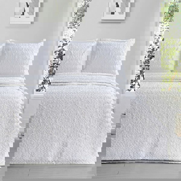 Intimates Winchester Pinsonic Quilted Luxury Bedspread Set