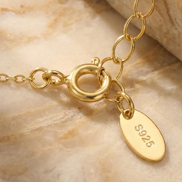 Muchv Emerald Green Square Necklace in 18k Gold