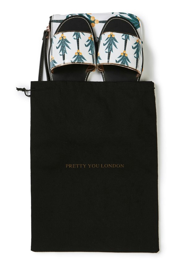 Pretty You London Coconut Printed Slide & Clutch Set