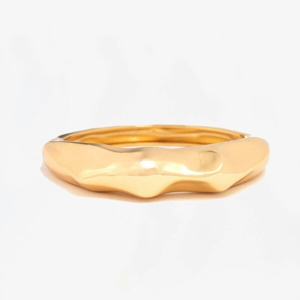 Uchi & Soto Nami Gold Hammered Bangle