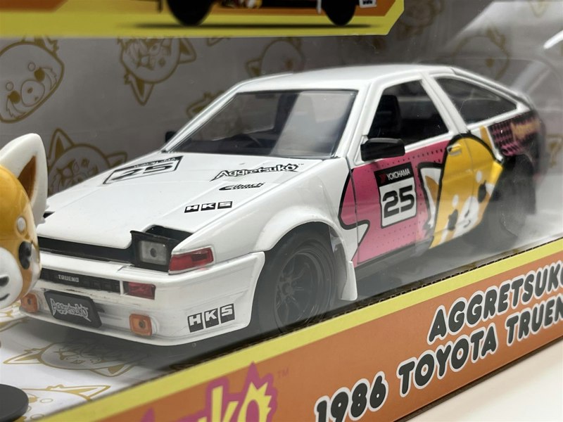 Jada Aggretsuko Figure and 1986 Toyota Trueno AE86 1:24 Scale 33725 253255056