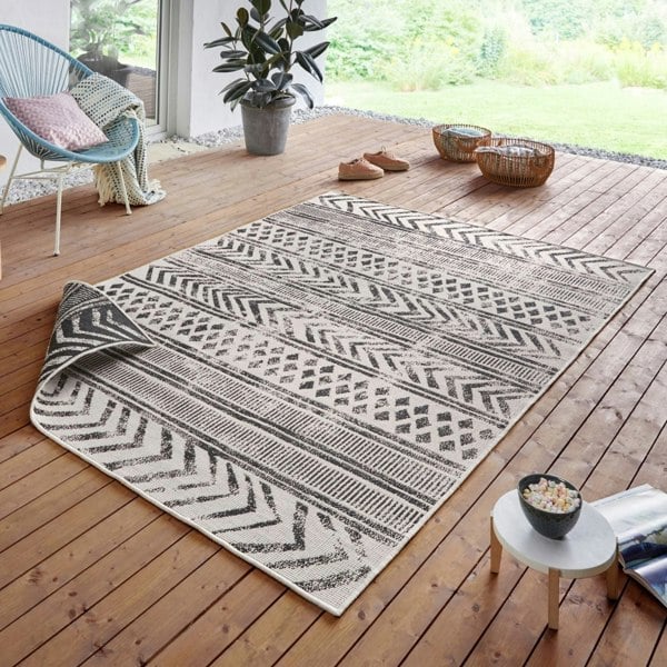 Indoor-Outdoor Reversible Geometric Black Rug