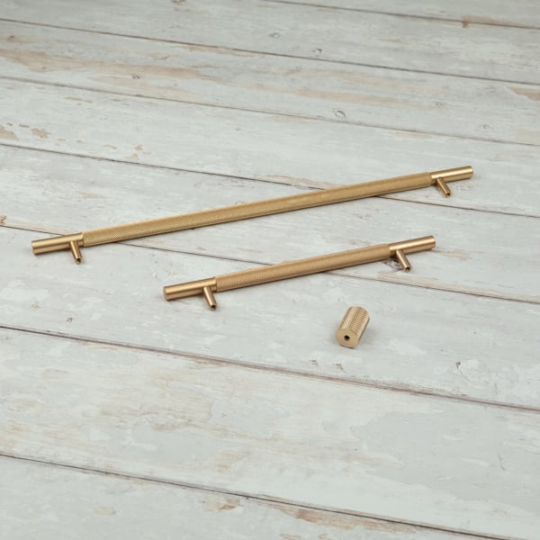 Handle & Home Knurled Brass Bar Handles and Knob
