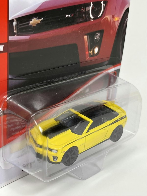 Johnny Lightning 2013 Chevy Camero ZL1 Rally Yellow 1:64 Scale JLMC030B