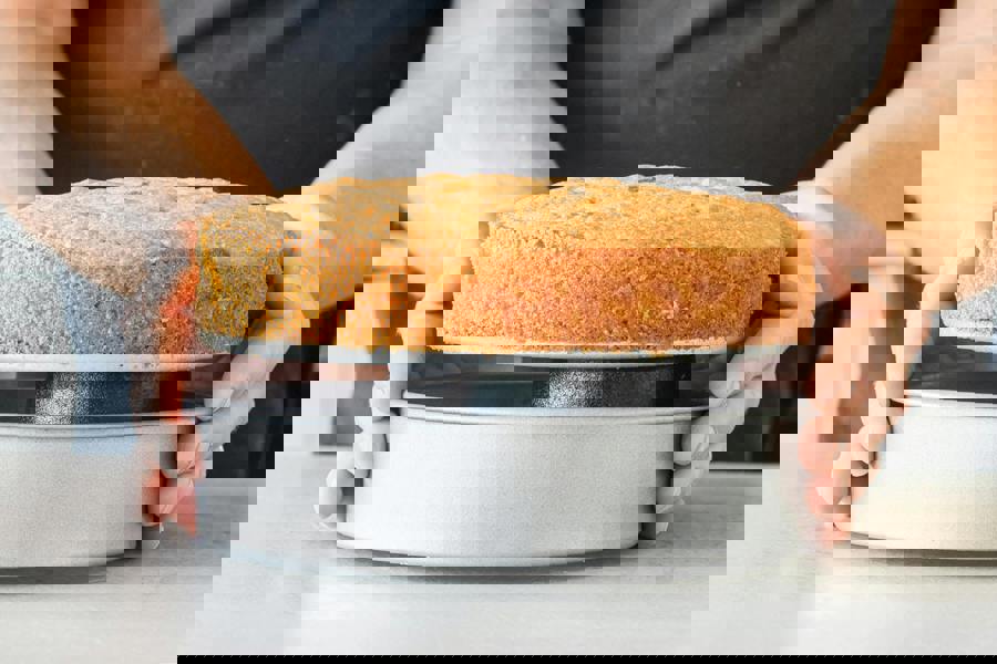 KitchenCraft Non-Stick Loose Base Sandwich Pans, Set of 2 Round Carbon Steel Baking Cake Tins, 20cm