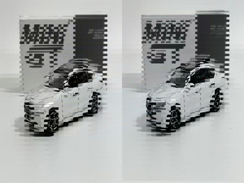 Mini GT BMW I7 xDrive60 Mineral White LHD 1:64 Mini GT MGT00819L
