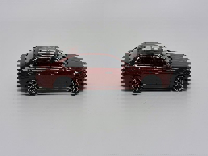 Mini GT BMW i7 xDrive60 Aventurin LHD 1:64 Scale Mini GT MGT00952L