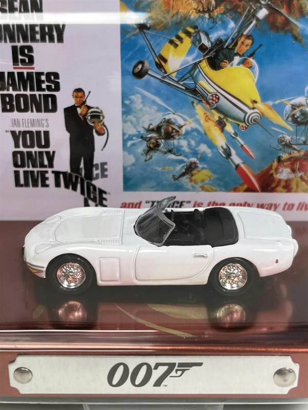 Johnny Lightning James Bond 007 1967 Toyota 2000 GT 1:64 Scale JLDR017