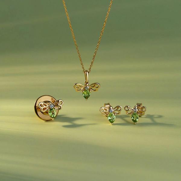 Gemondo Honeycomb Art Nouveau Pear Shape Peridot and Diamond Bee Pin in 9ct Yellow Gold