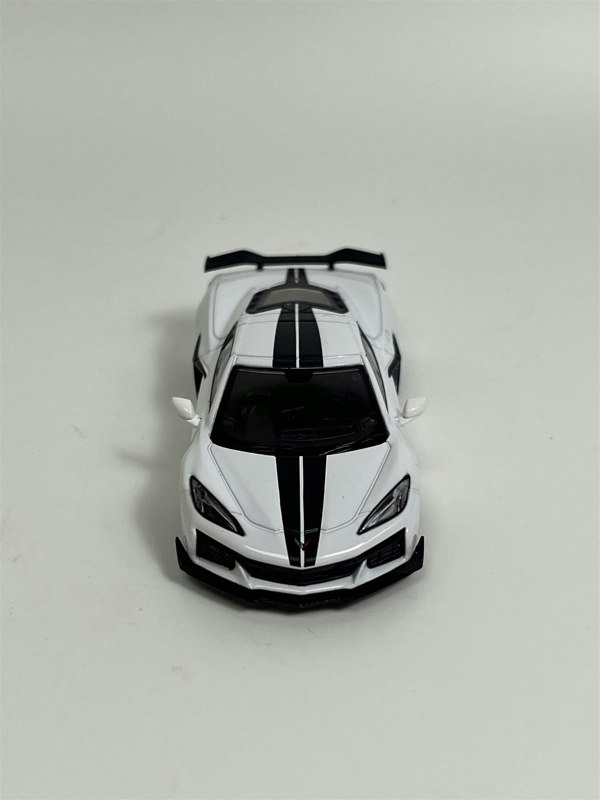 Mini GT Chevrolet Corvette Z06 2023 Arctic White RHD 1:64 Scale Mini GT MGT00677R