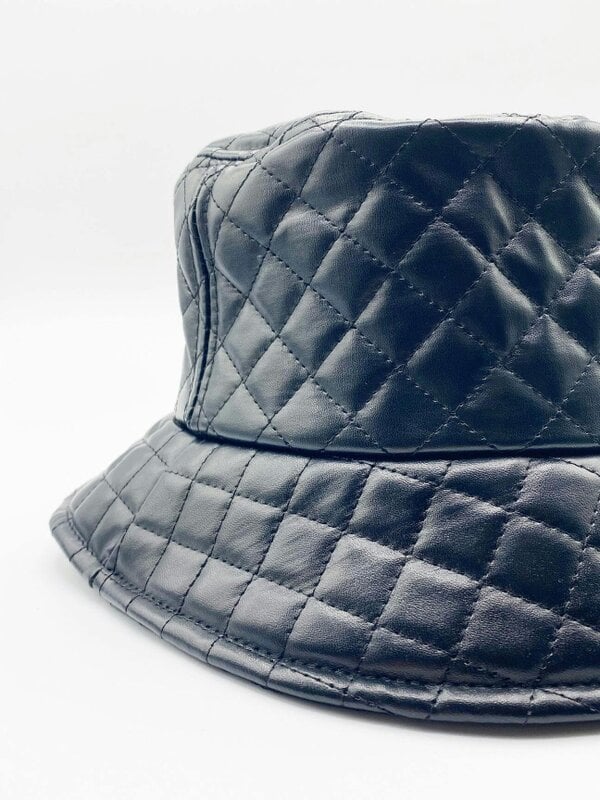 SVNX Quilted Bucket Hat & Quilted Mittens Set in Black