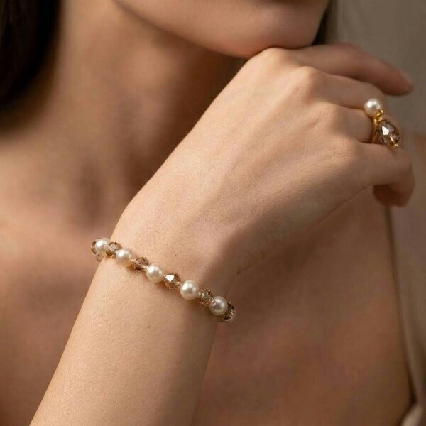 The Colourful Aura Pearl and Champagne Crystal Beaded Bracelet in 18ct Gold Plate