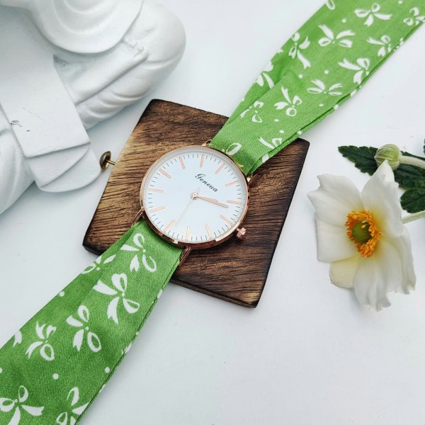 The Colourful Aura Floral Print Changeable Fabric Strap Tie Knot Women Wristwatch - Green