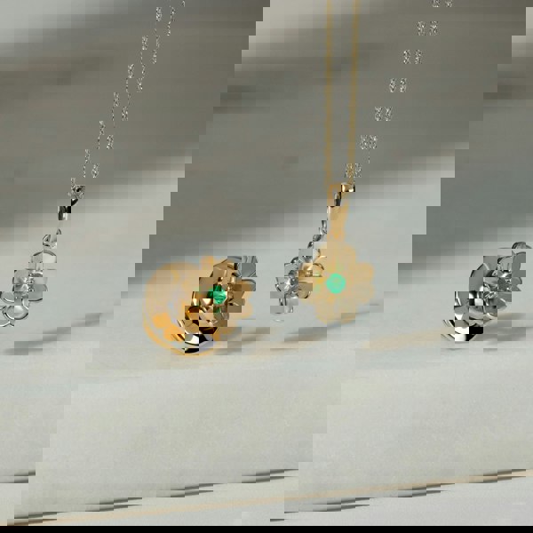 Gemondo Gardenia Emerald Clover Pin In 9ct Yellow Gold